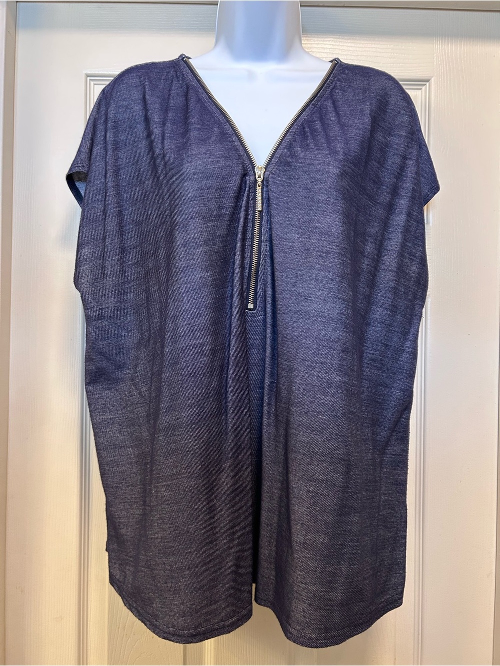 💙 SIREN LILY • Zip Front Detailed Top